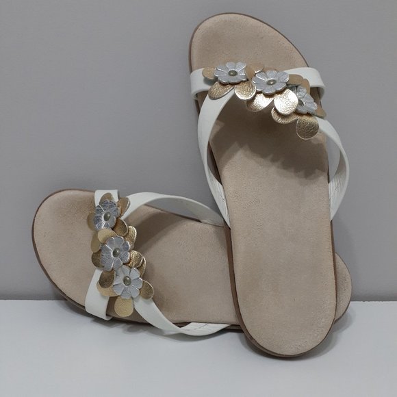 Sandals - called "Island Slippers" made in Hawaii - Picture 1 of 3